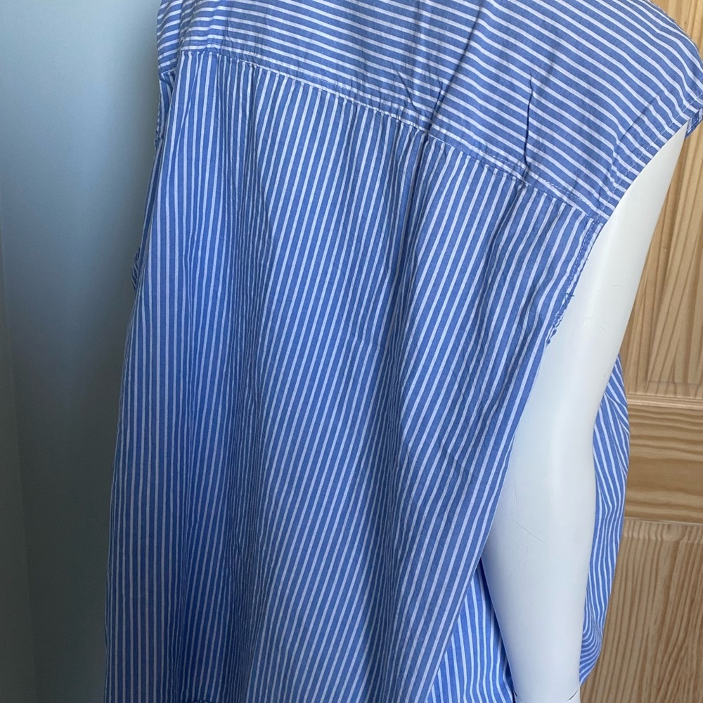 Gently used WOMEN WITHIN Sz 4 button tank blouse - Picture 3 of 3